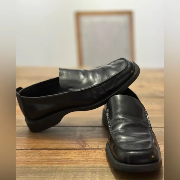 GUCCI Classic Leather LoafersSlip On Size 8 BLACK
